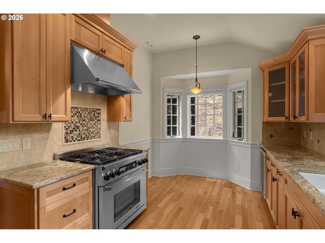 15468 BOONES Way, Lake Oswego, OR 97035