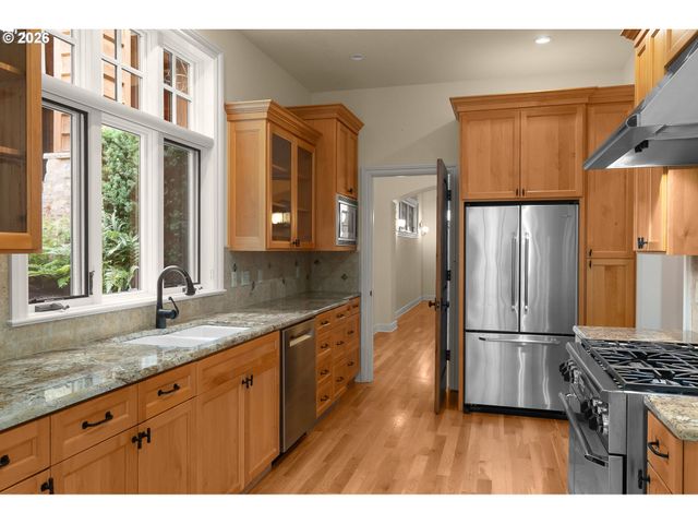 15468 BOONES Way, Lake Oswego, OR 97035