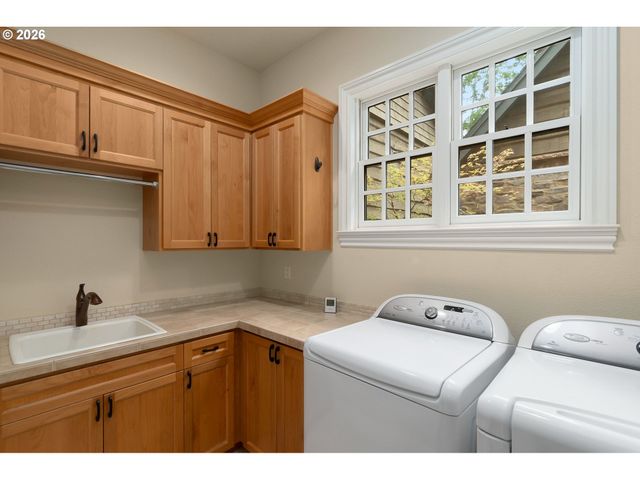 15468 BOONES Way, Lake Oswego, OR 97035