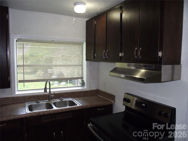 2310 Dundeen Street, Charlotte, NC 28216