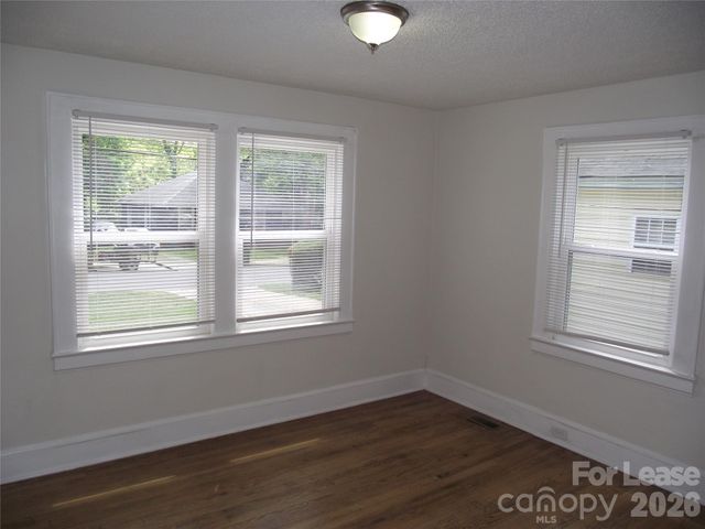 2310 Dundeen Street, Charlotte, NC 28216