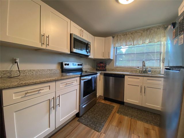 255 W OSCEOLA STREET, Clermont, FL 34711
