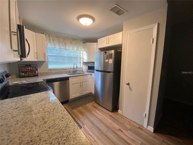255 W OSCEOLA STREET, Clermont, FL 34711