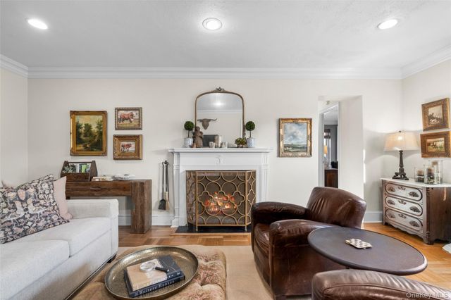 910 Stuart Avenue 4L, Mamaroneck, NY 10543