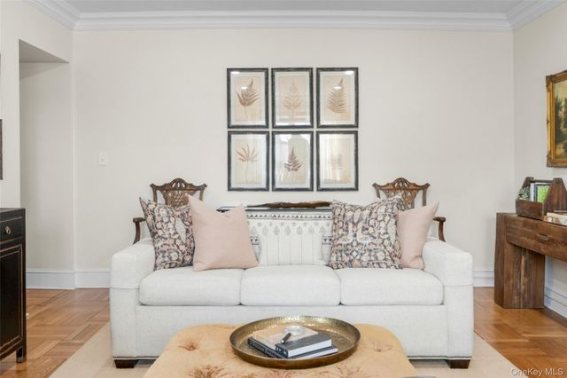 910 Stuart Avenue 4L, Mamaroneck, NY 10543