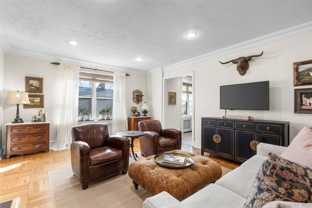 910 Stuart Avenue 4L, Mamaroneck, NY 10543