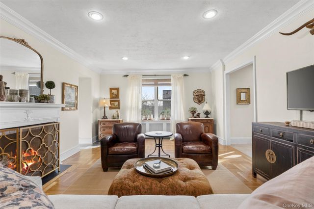 910 Stuart Avenue 4L, Mamaroneck, NY 10543