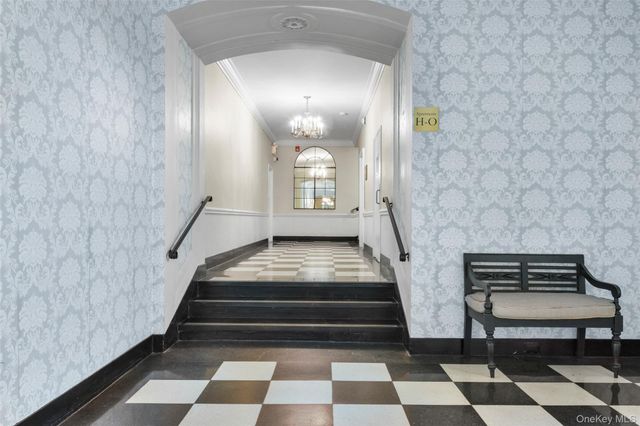 910 Stuart Avenue 4L, Mamaroneck, NY 10543