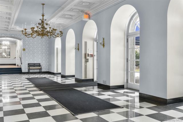 910 Stuart Avenue 4L, Mamaroneck, NY 10543