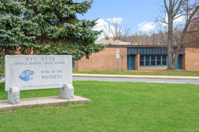 910 Stuart Avenue 4L, Mamaroneck, NY 10543