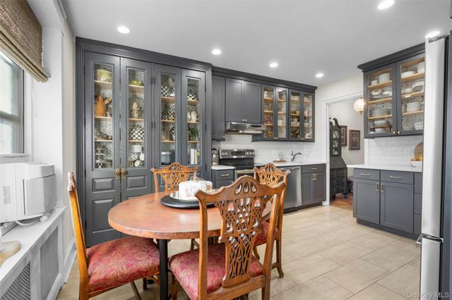 910 Stuart Avenue 4L, Mamaroneck, NY 10543