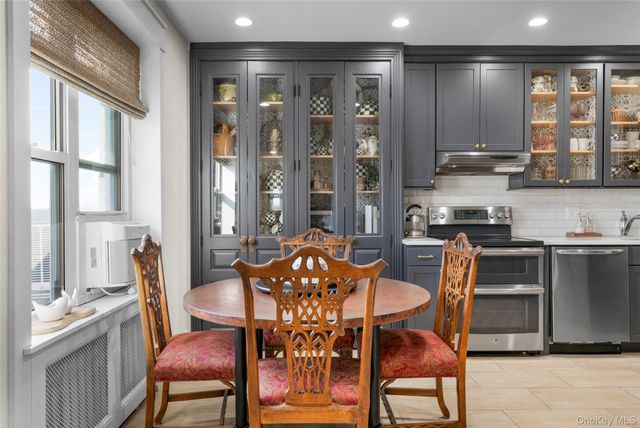 910 Stuart Avenue 4L, Mamaroneck, NY 10543