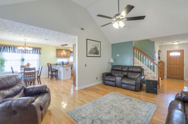 2110 Gaston Ct, Murfreesboro, TN 37128