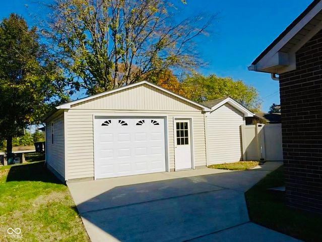 2720 Falcon Court, Seymour, IN 47274