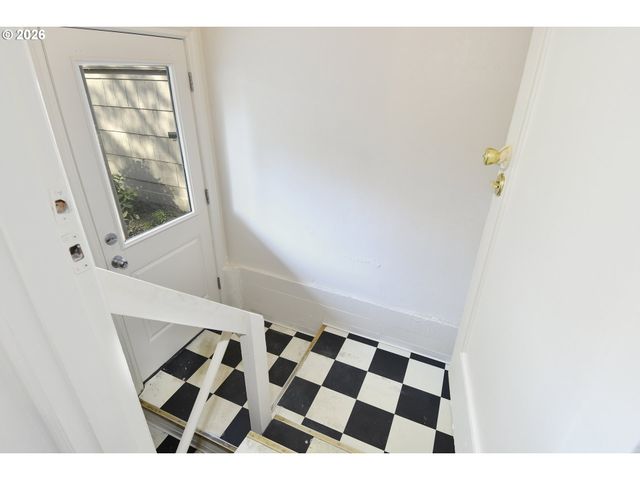 7020 Ne HALSEY St, Portland, OR 97213
