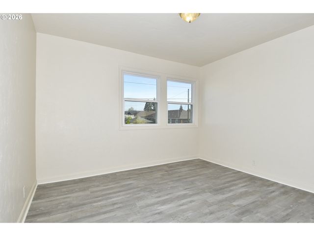 7020 Ne HALSEY St, Portland, OR 97213