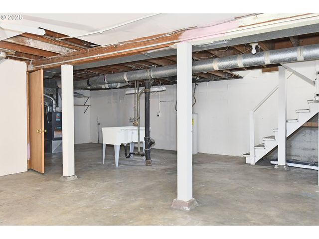 7020 Ne HALSEY St, Portland, OR 97213