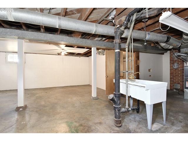 7020 Ne HALSEY St, Portland, OR 97213
