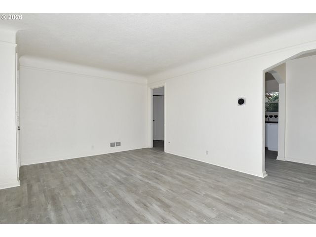 7020 Ne HALSEY St, Portland, OR 97213