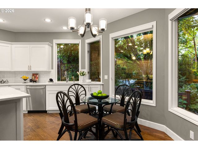 13447 STREAMSIDE Ct, Lake Oswego, OR 97035