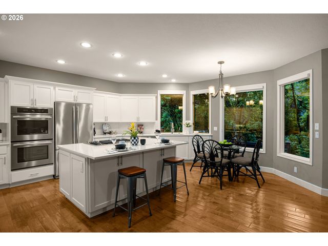 13447 STREAMSIDE Ct, Lake Oswego, OR 97035