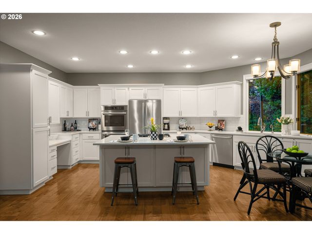 13447 STREAMSIDE Ct, Lake Oswego, OR 97035