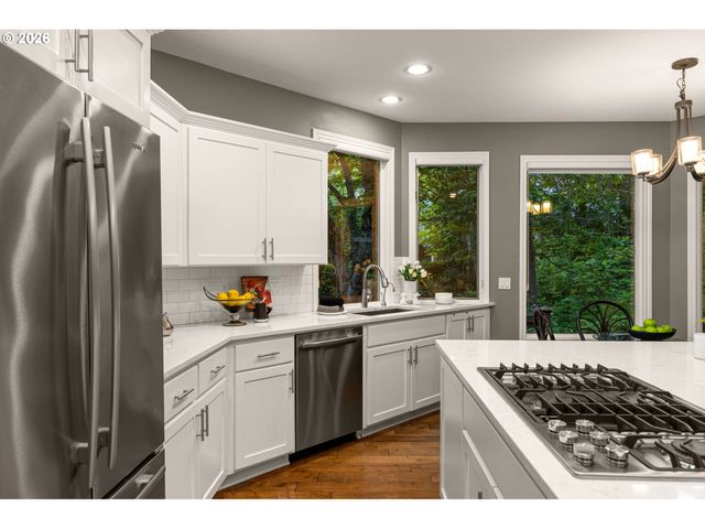 13447 STREAMSIDE Ct, Lake Oswego, OR 97035