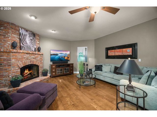 13447 STREAMSIDE Ct, Lake Oswego, OR 97035