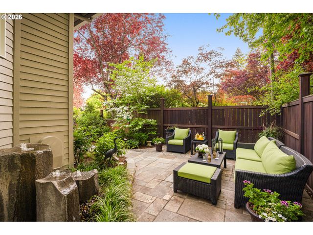 13447 STREAMSIDE Ct, Lake Oswego, OR 97035