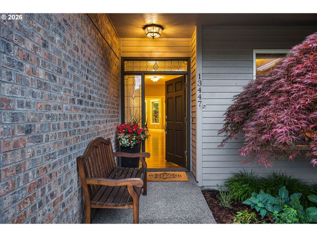 13447 STREAMSIDE Ct, Lake Oswego, OR 97035