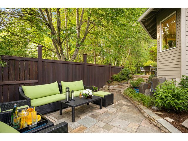 13447 STREAMSIDE Ct, Lake Oswego, OR 97035