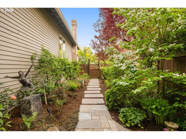 13447 STREAMSIDE Ct, Lake Oswego, OR 97035