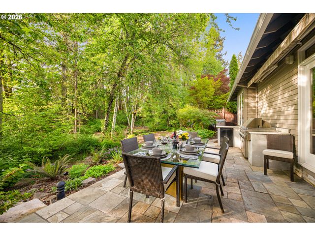 13447 STREAMSIDE Ct, Lake Oswego, OR 97035