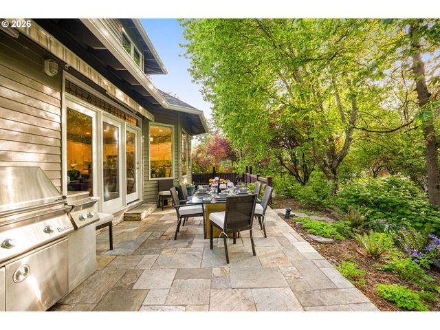 13447 STREAMSIDE Ct, Lake Oswego, OR 97035