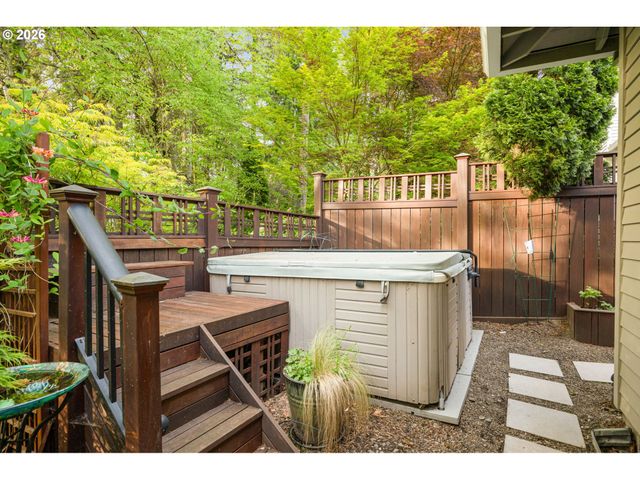 13447 STREAMSIDE Ct, Lake Oswego, OR 97035