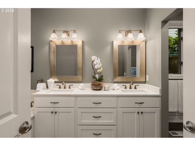 13447 STREAMSIDE Ct, Lake Oswego, OR 97035