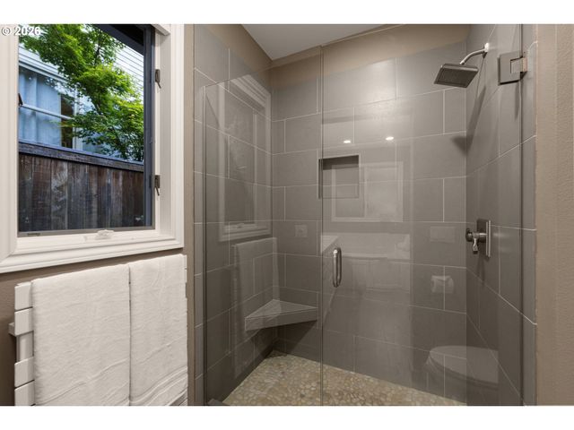 13447 STREAMSIDE Ct, Lake Oswego, OR 97035