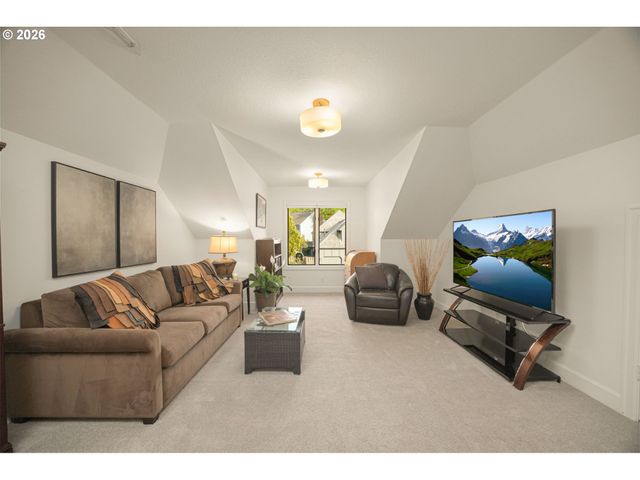 13447 STREAMSIDE Ct, Lake Oswego, OR 97035
