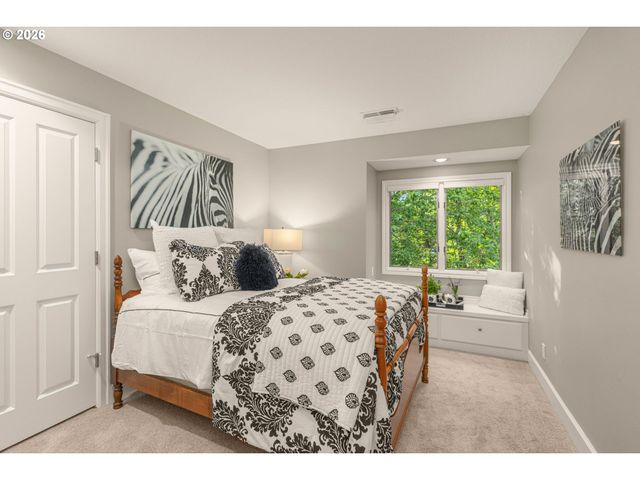 13447 STREAMSIDE Ct, Lake Oswego, OR 97035