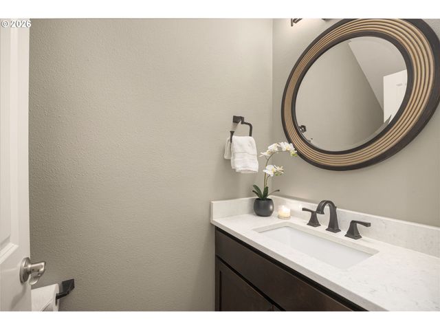 13447 STREAMSIDE Ct, Lake Oswego, OR 97035