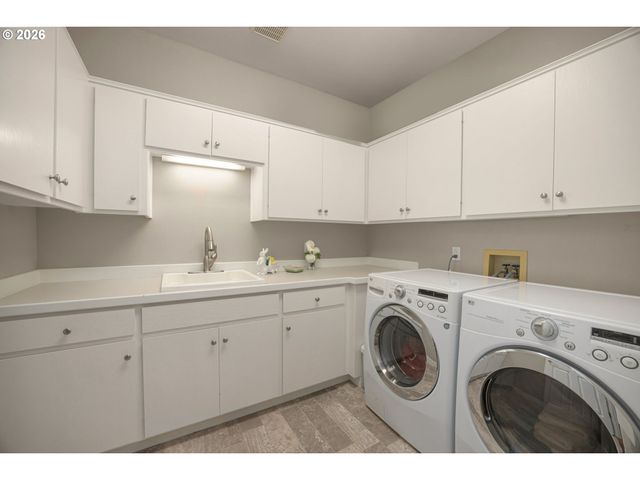 13447 STREAMSIDE Ct, Lake Oswego, OR 97035