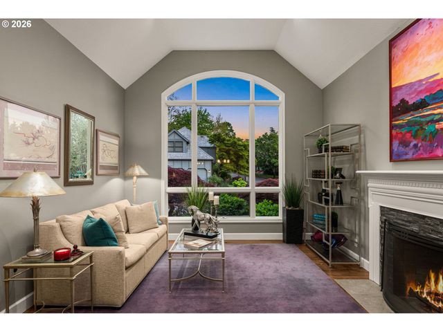 13447 STREAMSIDE Ct, Lake Oswego, OR 97035