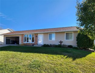 4819 Fruitwood Lane, Cedar Rapids, IA 52405