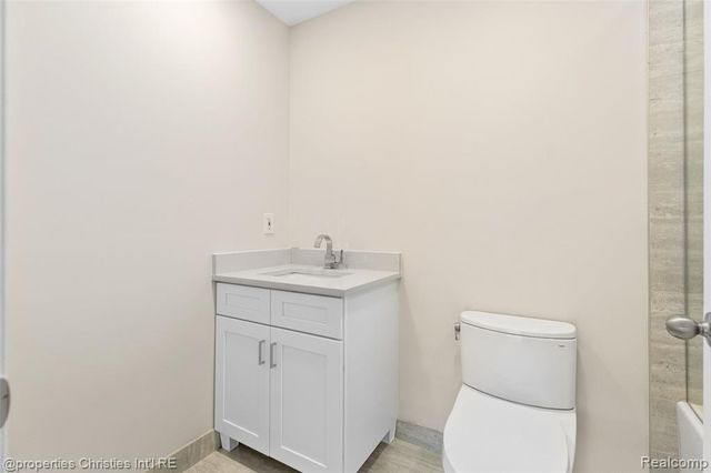 29426 Glenoaks, Farmington Hills, MI 48334