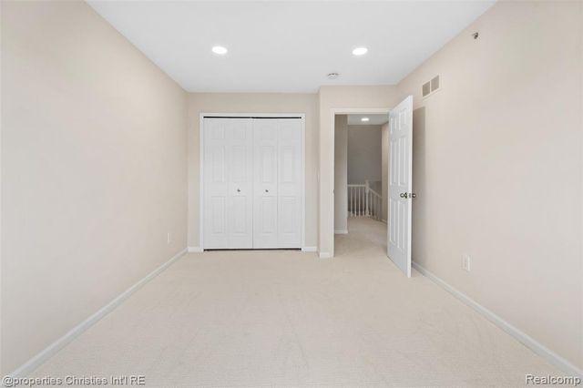 29426 Glenoaks, Farmington Hills, MI 48334