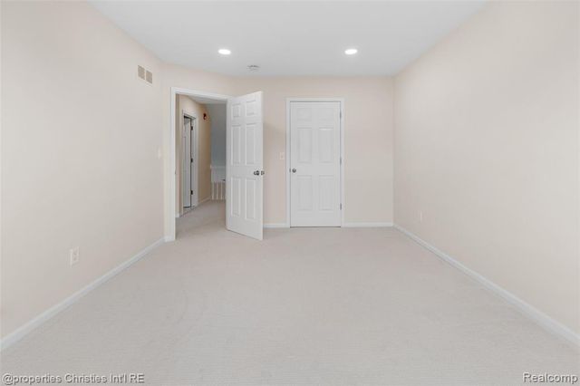 29426 Glenoaks, Farmington Hills, MI 48334