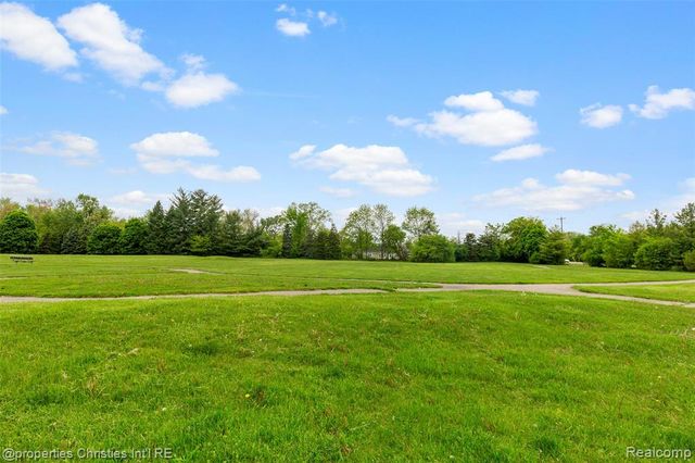 29426 Glenoaks, Farmington Hills, MI 48334