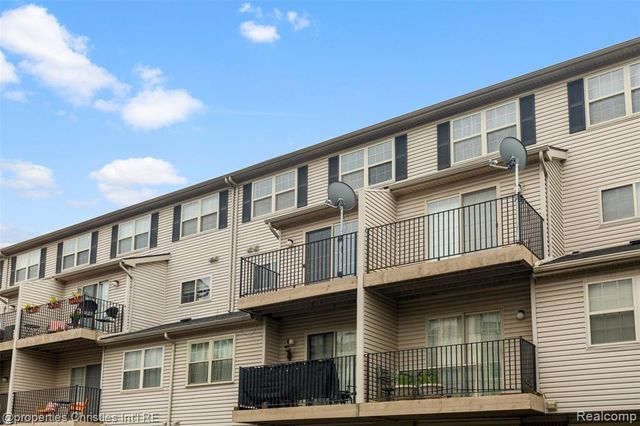 29426 Glenoaks, Farmington Hills, MI 48334