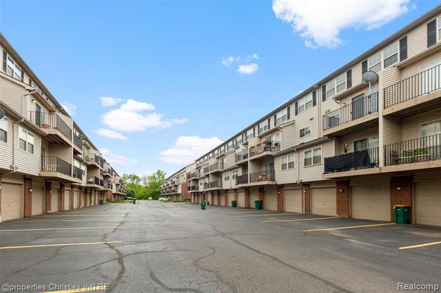 29426 Glenoaks, Farmington Hills, MI 48334