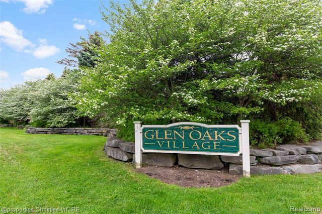 29426 Glenoaks, Farmington Hills, MI 48334